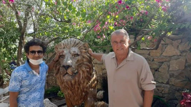 Fatih Terim, Galatasaray taraftarını yine mest etti! Evi için 2 aslan heykeli yaptırdı