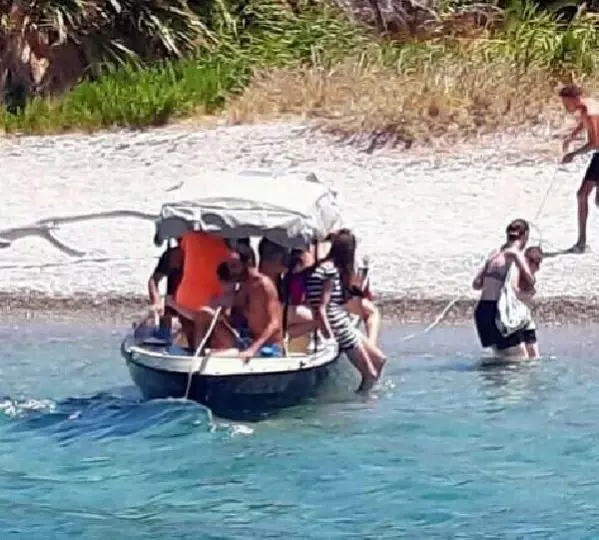 FOÇA TEKNE KAZASINDA YAKINLARINI YİTİRENLER, VERİLEN KARARA TEPKİLİ