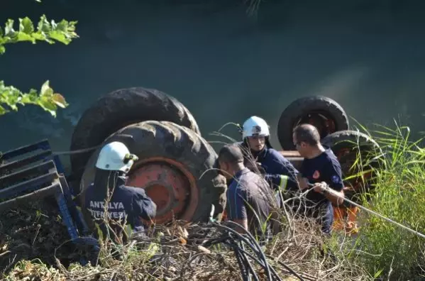 Son dakika! Geri manevra yaptığı traktörüyle dereye yuvarlanıp öldü