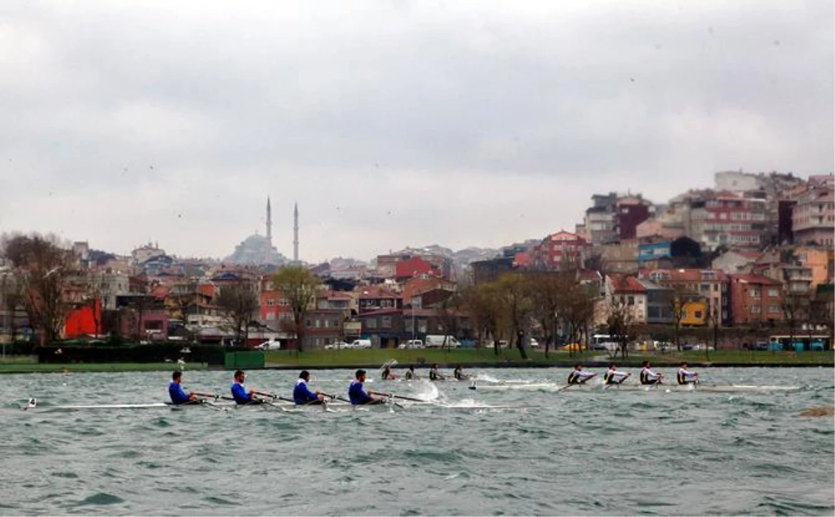 Haliç\'te tek kürekçim sensin denicek!