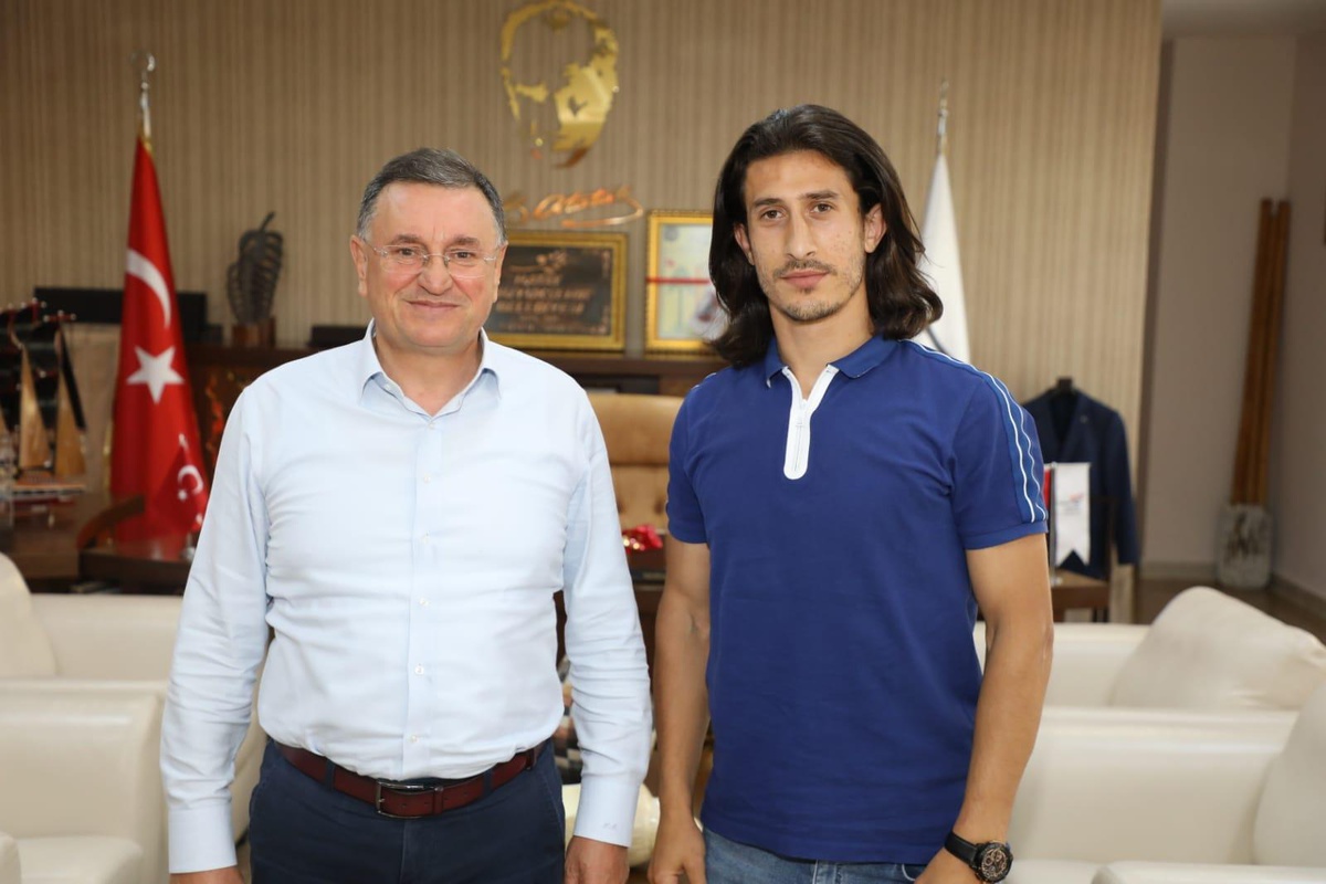 Hatayspor, savunma oyuncusu Burak Öksüz\'ü transfer etti