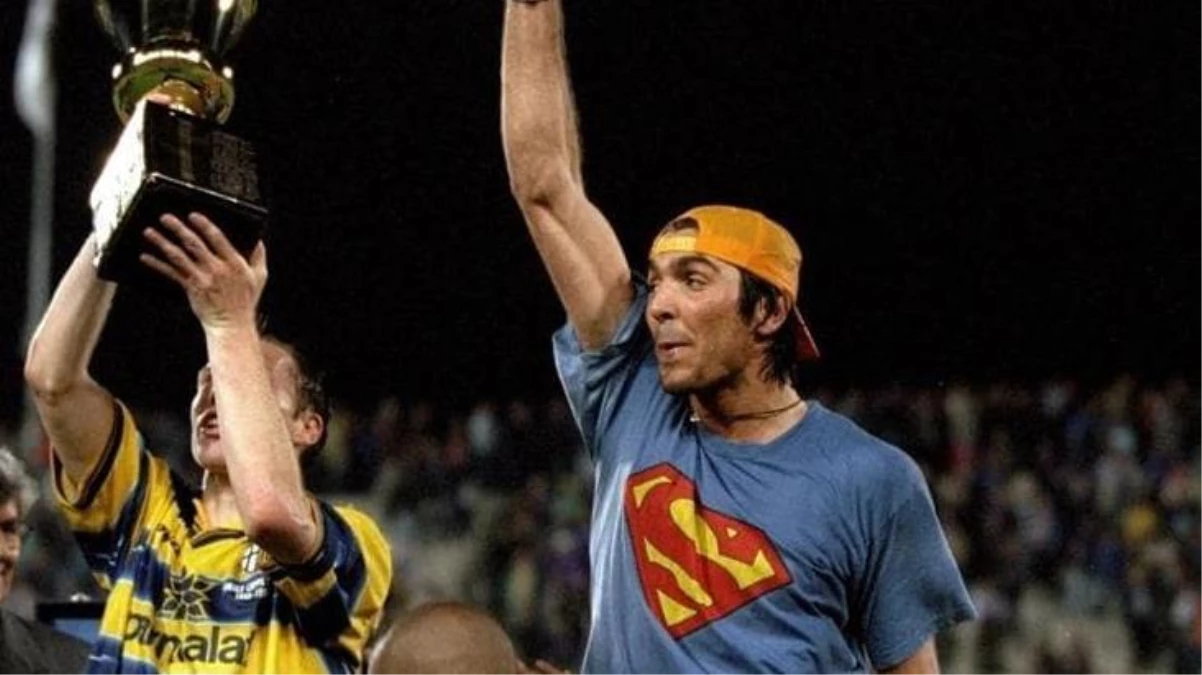 43 yaşında Parma\'ya imza atan Buffon, \'Superman\' videosuyla tanıtıldı
