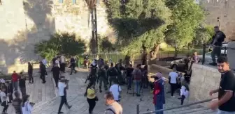 İsrail polisi, aşırı sağcı Yahudilerin Hazreti Muhammed'e hakaretini protesto eden Filistinlilere müdahale etti