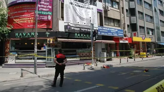 İzmir il binasına yapılan saldırıyla ilgili ilk açıklama geldi! HDP: Binamız ateşe verildi İzmir il binasına yapılan saldırıyla ilgili ilk açıklama geldi! HDP: Binamız ateşe verildi