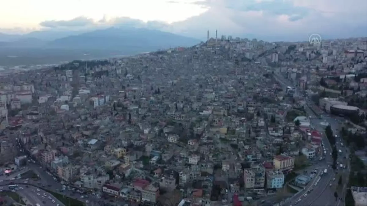 KAHRAMANMARAŞ - Yapay çiçek üreten kadın girişimci 10 ülkeye ihracat yapıyor