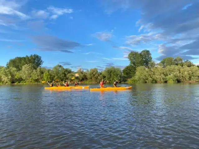 Kanocular, Meriç Nehri'nde kürek çekti