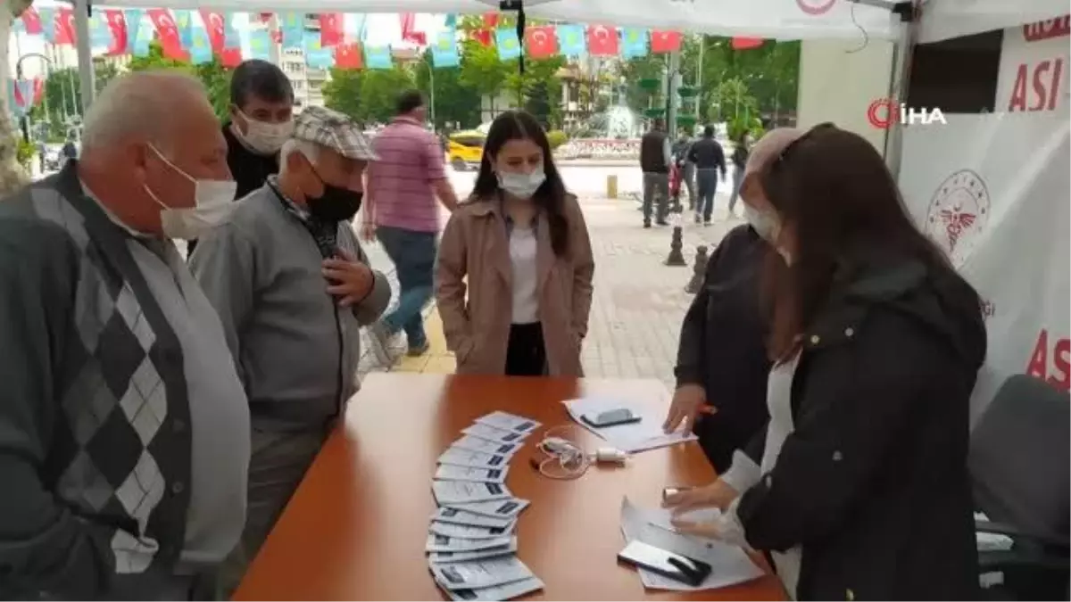 Kütahya\'da aşı randevu standı açıldı