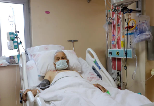 Son dakika haber! Rize'de 88 yaşındaki hasta başparmak anjiyografi operasyonuyla sağlığına kavuştu