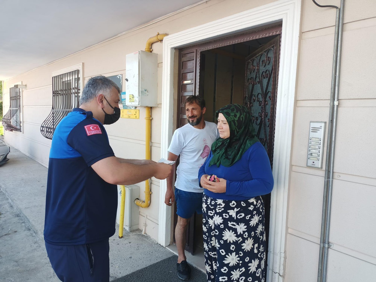 Samsun\'da Hatice teyzenin pazarda kaybettiği kurban parası zabıtanın çabasıyla bulundu