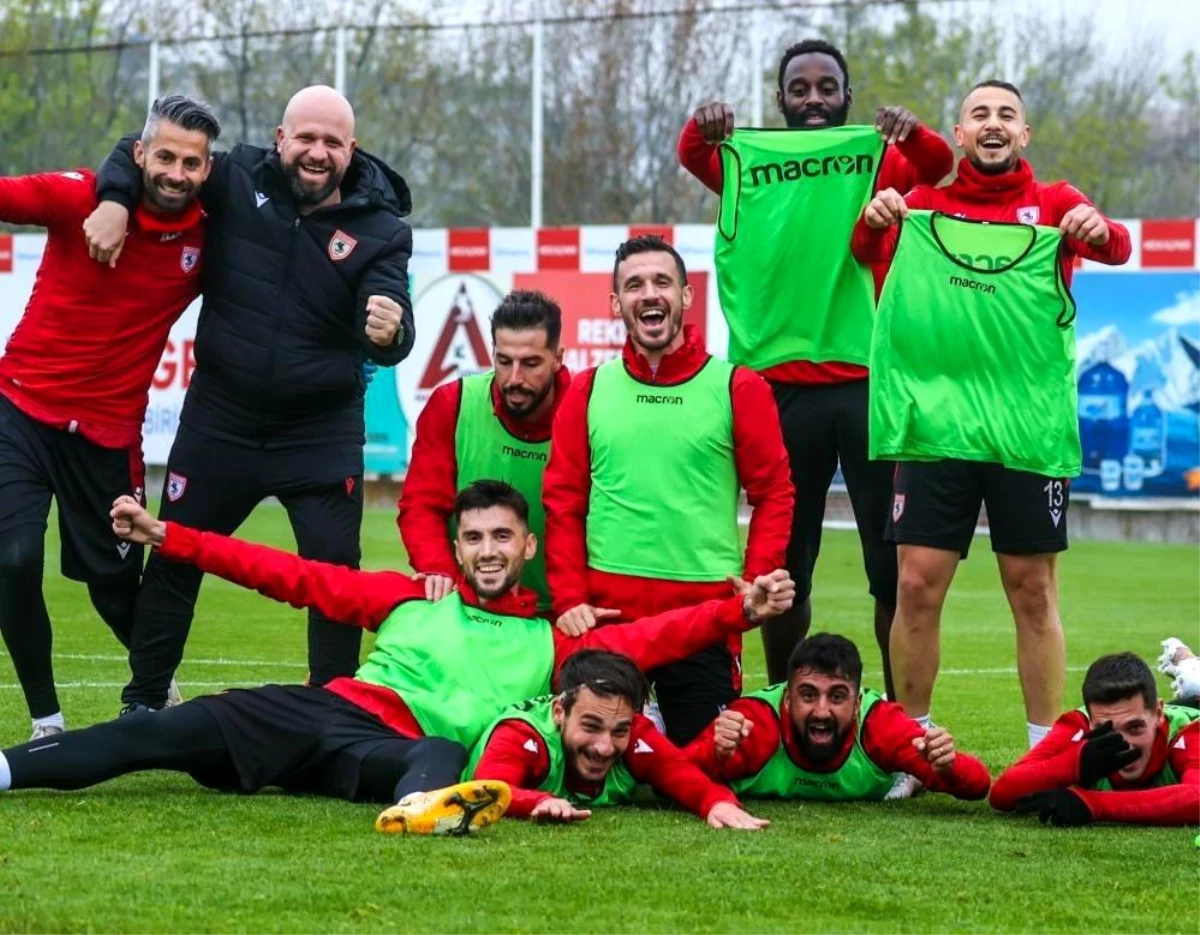 Samsunspor\'da sözleşmesi biten 15 oyuncudan 9\'uyla yollar ayrıldı