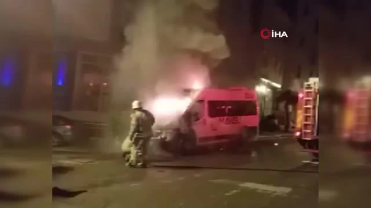 Sancaktepe\'de park halindeki servis minibüsü alev alev yandı