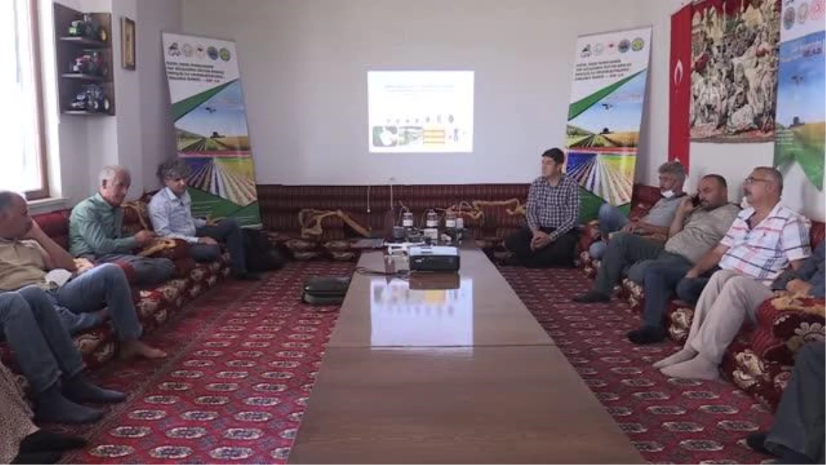 ŞANLIURFA - "GAP\'ın başkenti" Şanlıurfa\'da çiftçilere dijital tarım teknikleri anlatıldı