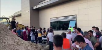 ŞANLIURFA - Kayan toprağın altında kalan 2 işçi kurtarıldı