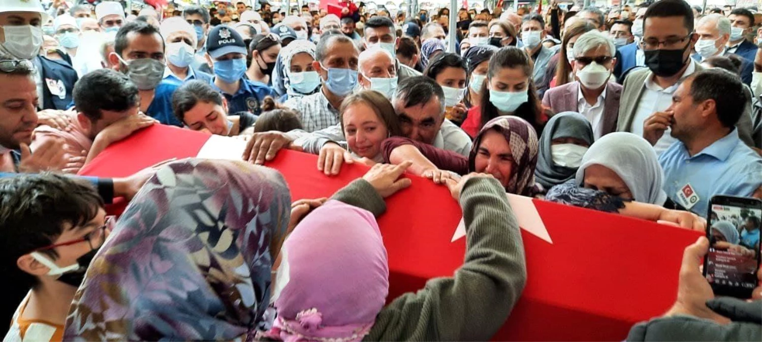 Son dakika haberi... Şehit polis memuru Ercan Yangöz son yolculuğuna uğurlandı