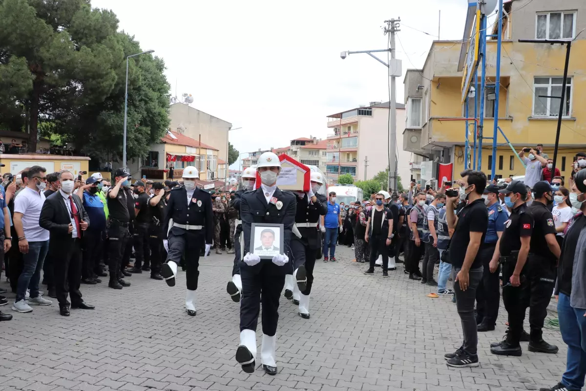 Son dakika gündem: MUĞLA\'DA ŞEHİT POLİS İÇİN TÖREN; ANNE VE BABASI SELAM DURDU