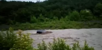 Son Dakika | Sel suyuna kapılan aracın sürüklenme anı