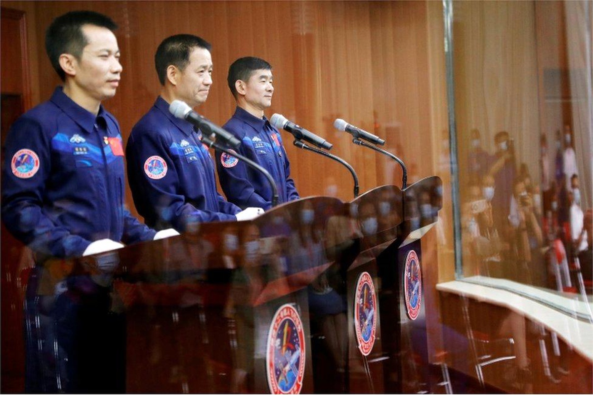 Shenzhou-12: Çin\'in yeni uzay istasyonunda görev yapacak ilk astronot ekibi yola çıktı
