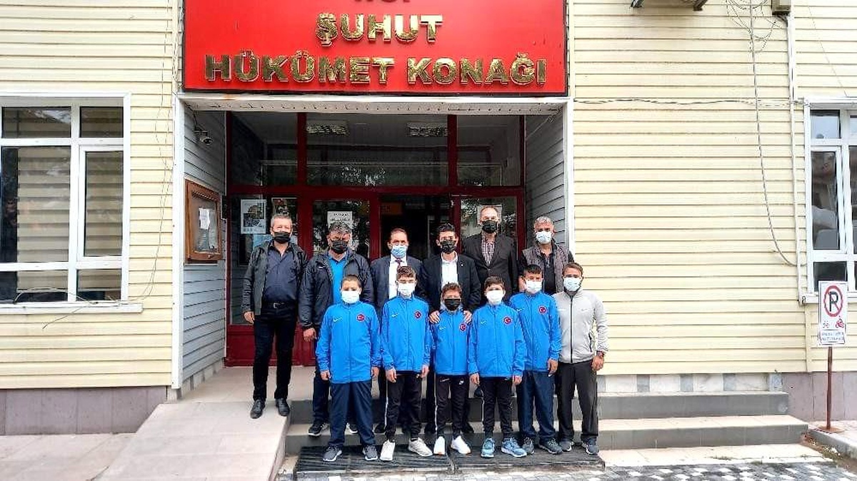 Şuhutlu 5 güreşçi Türkiye Kupası için yola çıktı