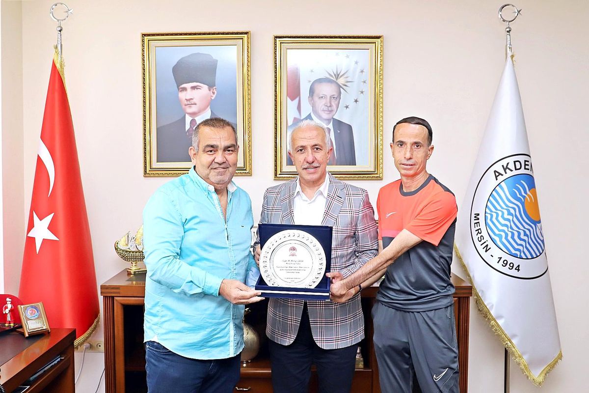 TÜFAD\'dan Başkan Gültak\'a plaket