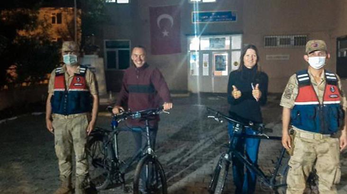 Türkiye turuna çıkan İsviçreli turistlerin bisikletleri Çıldır\'da çalındı