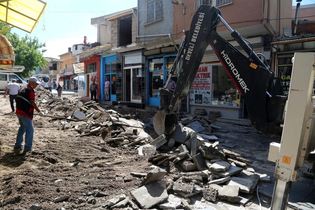 Uzun Çarşı\'nın alt ve üst yapı çalışmalarına başlandı