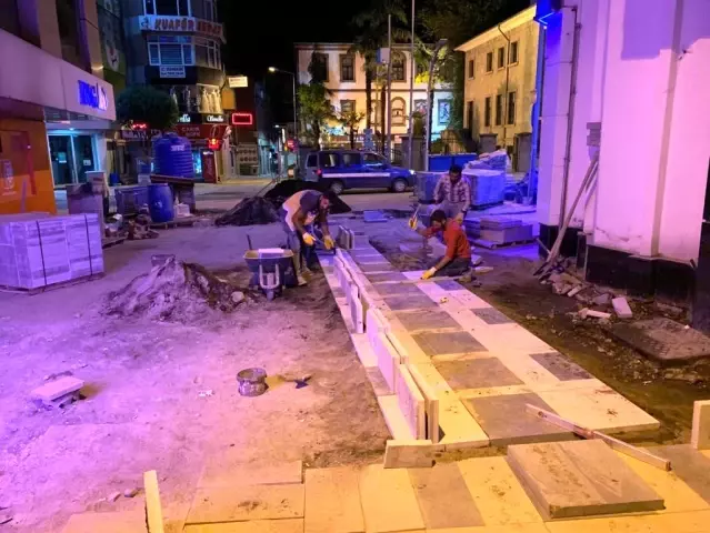 Uzun Sokak'ta Çalışmalar Gece Boyu Sürüyor Uzun Sokak'ta Çalışmalar Gece Boyu Sürüyor