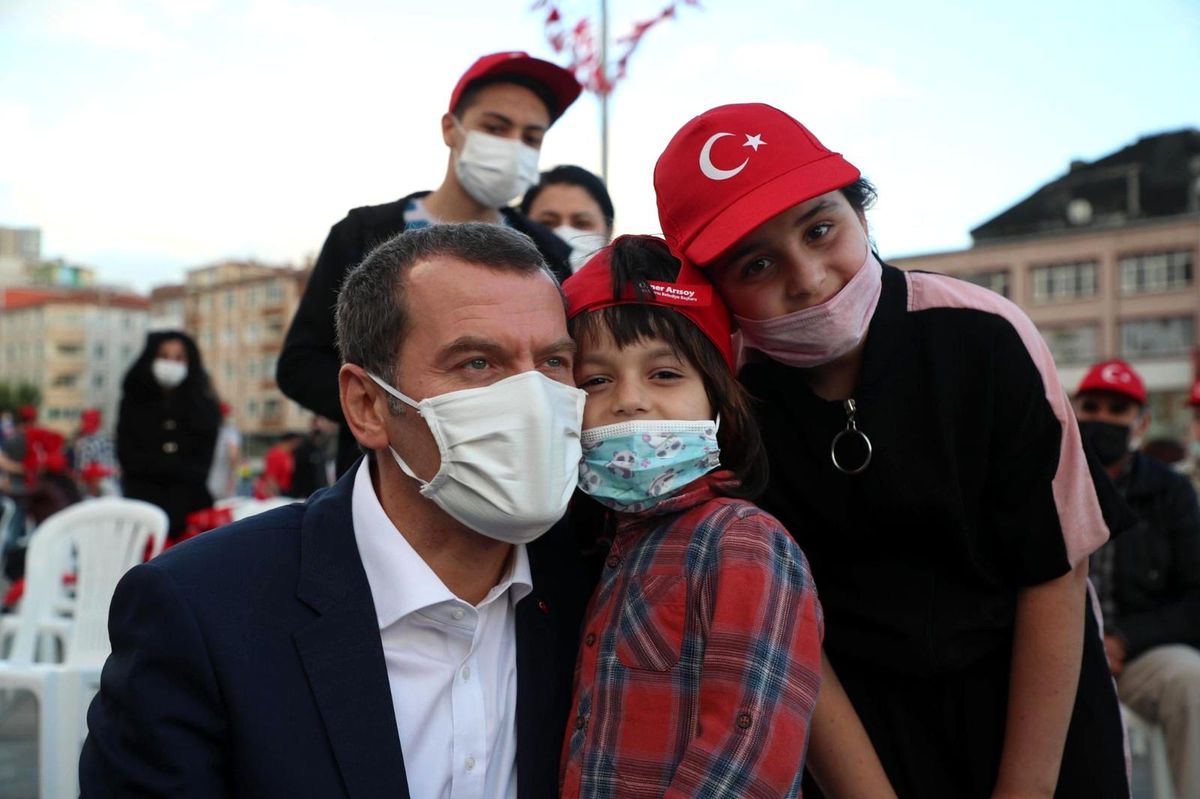 Zeytinburnu 15 Temmuz Meydanında Milli maç heyecanı