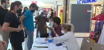 Alışveriş merkezinde aşı istasyonu kuruldu