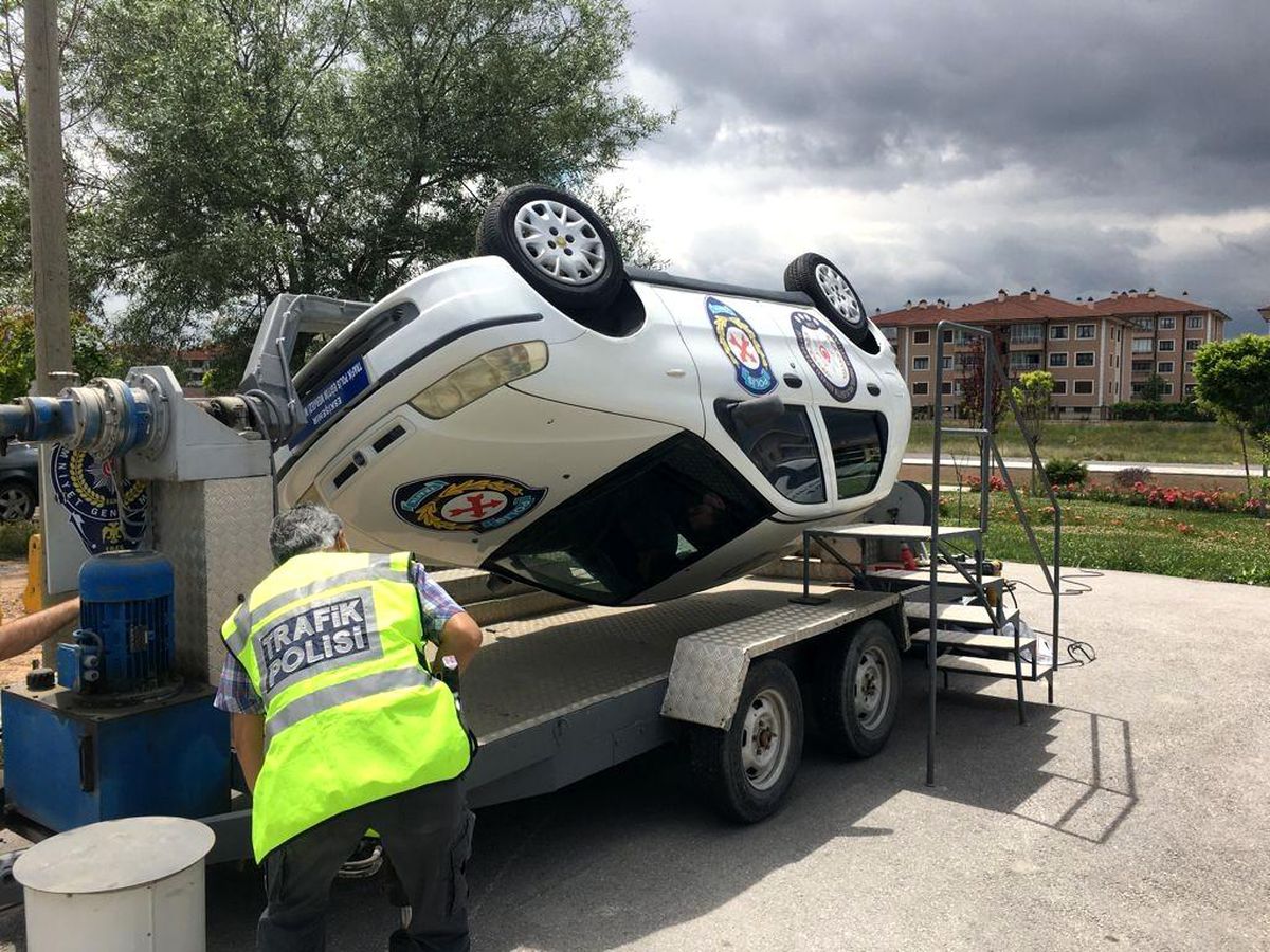 Araç sürücülerine simülatörlü bilgilendirme yapıldı