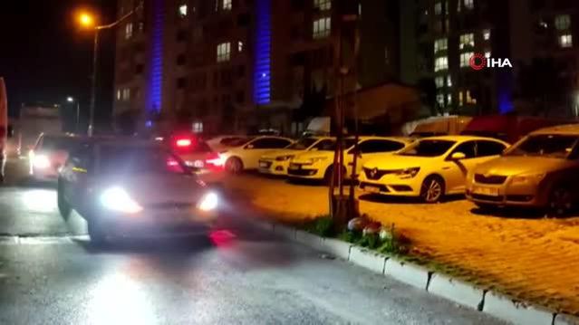 Esenler'de asker konvoyunu polis ekipleri anons yaparak dağıttı