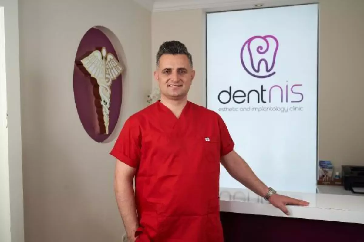 \'Bir günde implant tedavisiyle hasta dişsiz kalmıyor\'