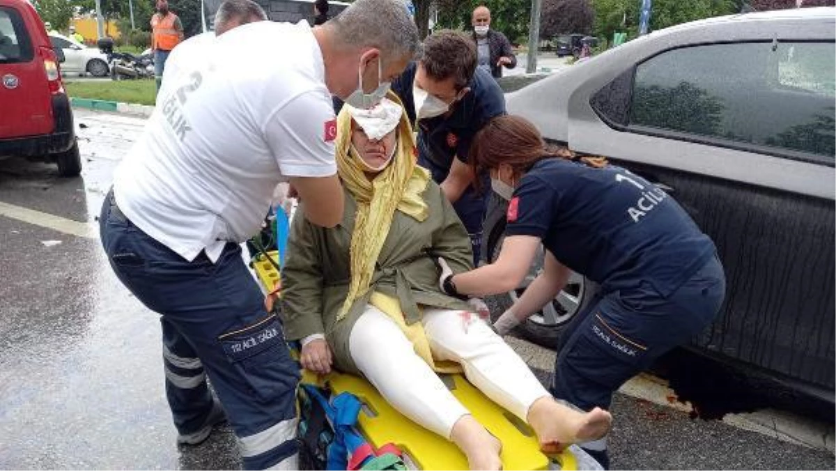 Son dakika haberleri... Davutoğlu\'nun konvoyunda kaza; genel başkan yardımcısı ve 1 çocuk yaralı