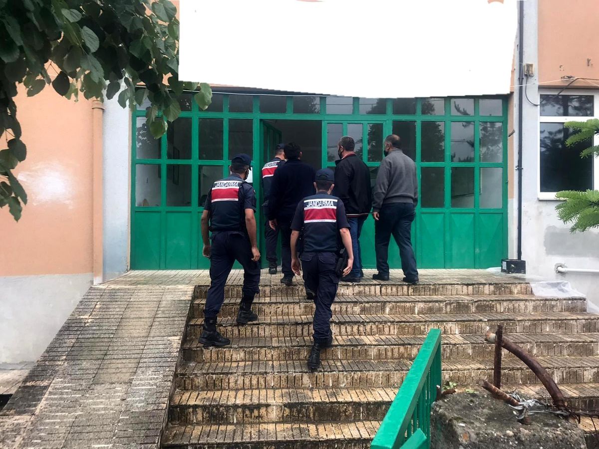 Eski okul binasını sahte ilaç üretiminde kullandılar