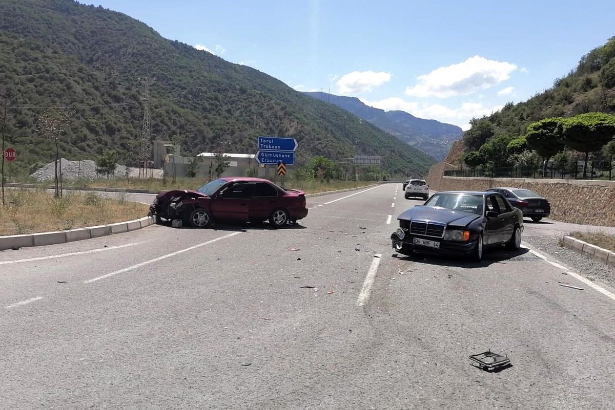 Son dakika haberi: Gümüşhane\'de trafik kazası: 3 yaralı