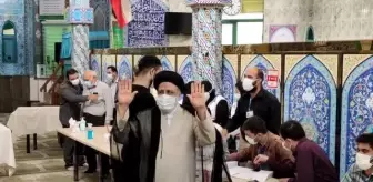 İran cumhurbaşkanı adayı Reisi oyunu kullandı