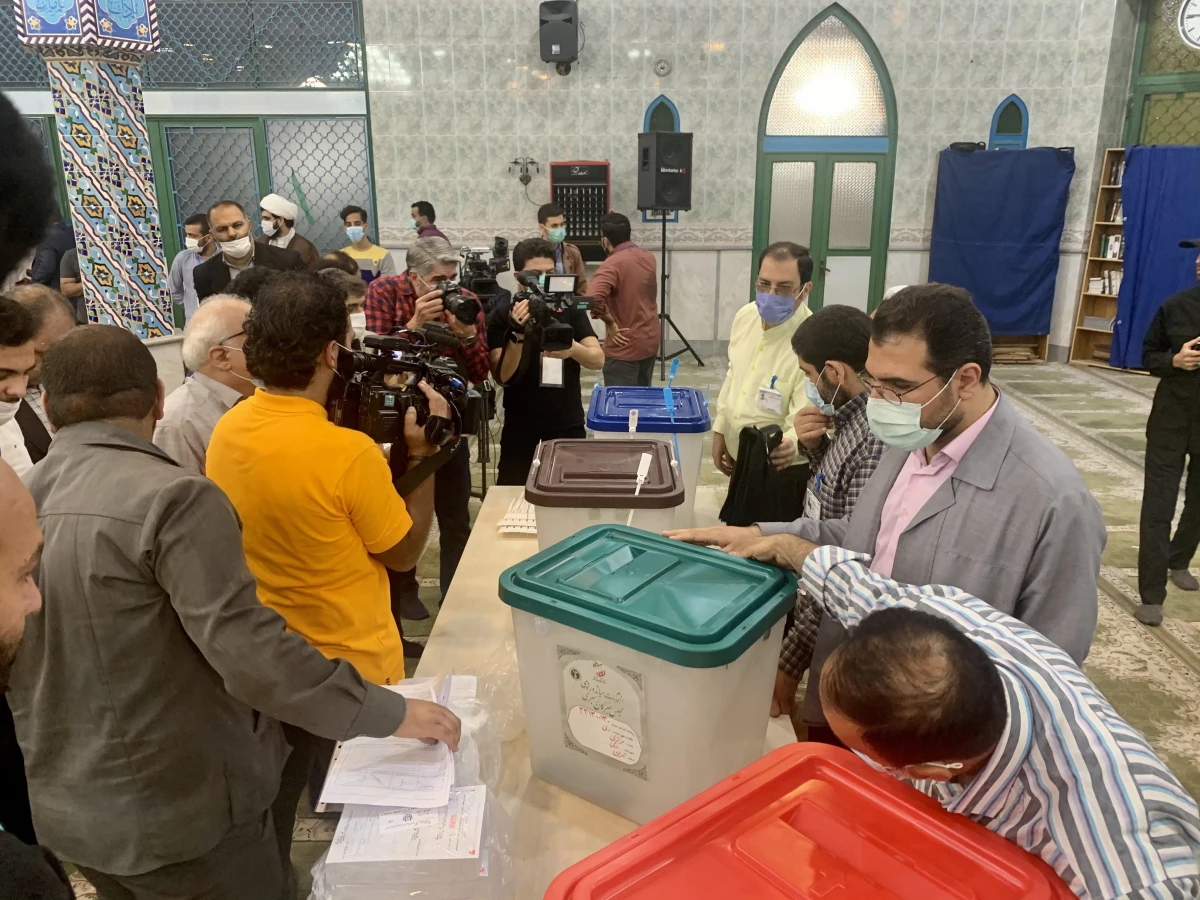 İran\'da 13. Cumhurbaşkanlığı Seçimleri için oy verme işlemi başladı (3)