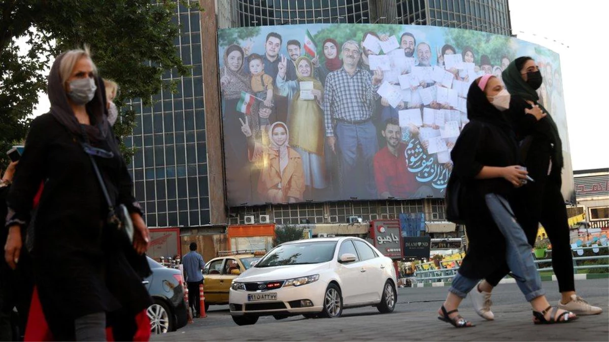 İranlılar yasaklara sahne olan cumhurbaşkanlığı seçimi için sandık başında