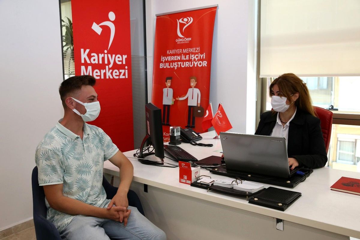 İş arayanlar Kariyer Merkezi\'nin \'yapay zekası\' ile hayallerine kavuştu