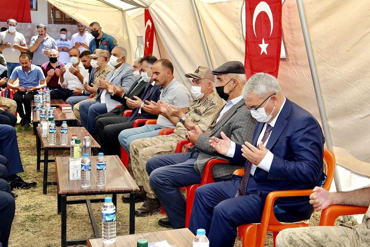 Son dakika haberleri: Jandarma Genel Komutanı Orgeneral Çetin\'den şehit ailesine taziye ziyareti