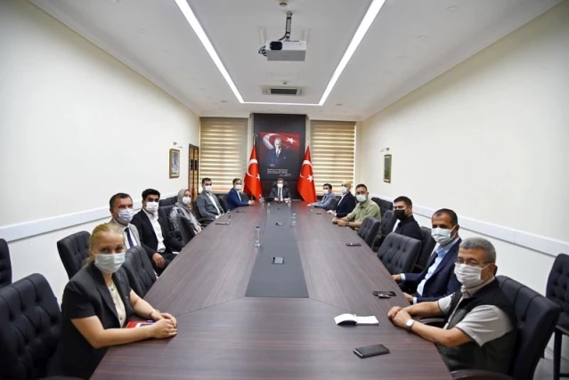 Kızılay Genel Müdürü Dr. İbrahim Altan ile Beraberindeki Heyet, Vali Orhan Tavlı' Yı Ziyaret Etti