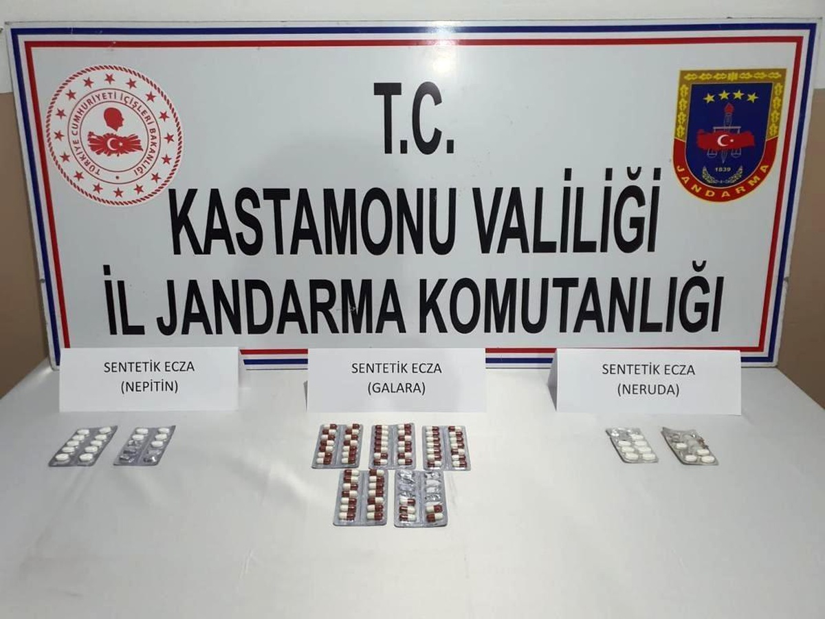 Motosiklet koltuğundan 87 uyuşturucu hap çıktı