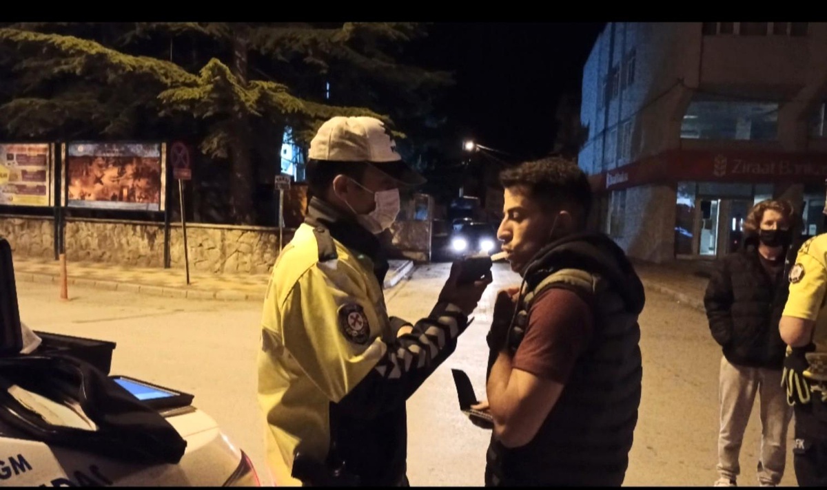 Şuhut\'ta trafik ekipleri alkole geçit vermedi