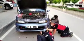 Yavru kedi, sıkıştığı otomobilden kurtarıldı