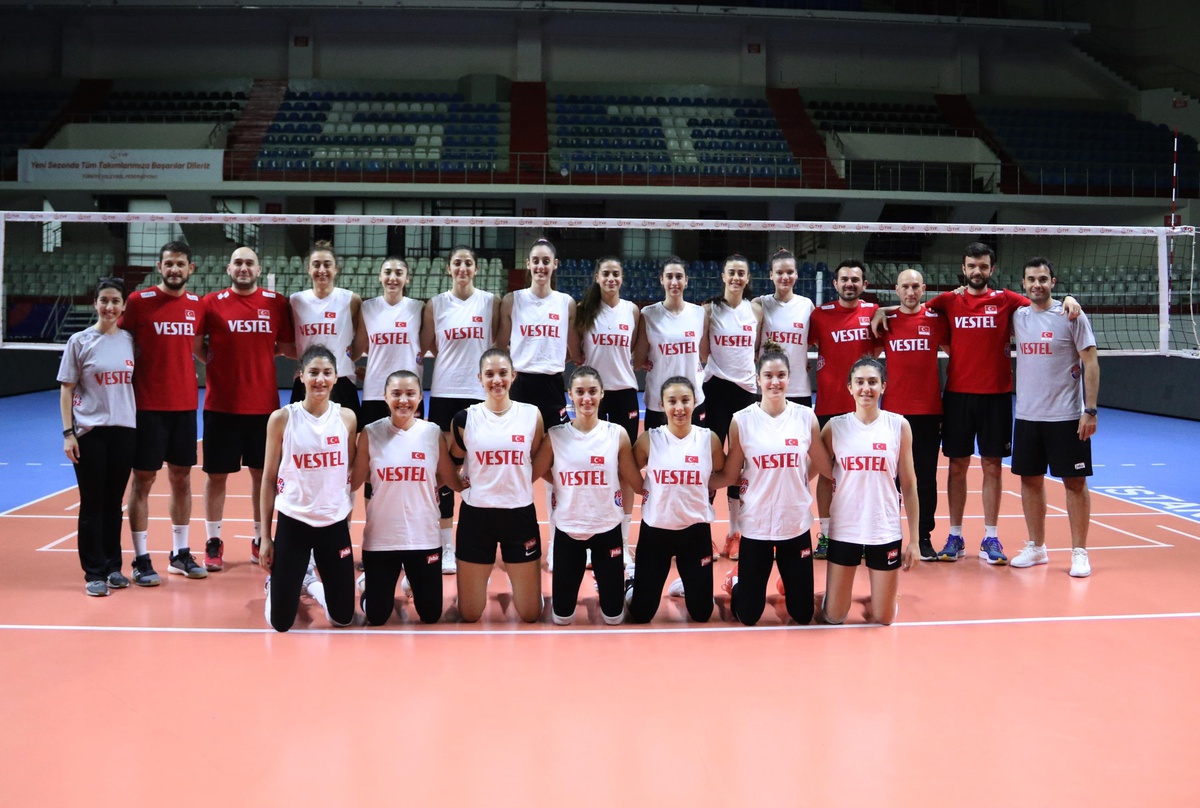 A Milli Kadın Voleybol Takımı\'nda 2. grubun hazırlık kampı sona erdi