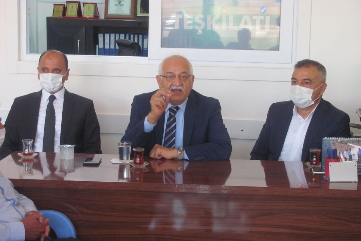 AK Parti Gaziantep Milletvekili Erdoğan Araban\'da partililerle buluştu