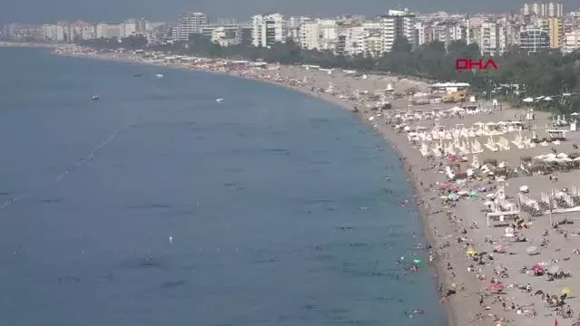 ANTALYA KAYALIKLARDAN DENİZE TEHLİKELİ ATLAYIŞ