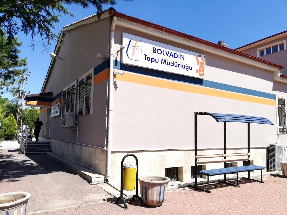 Bolvadin Tapu Müdürlüğü yeni hizmet binasına taşındı