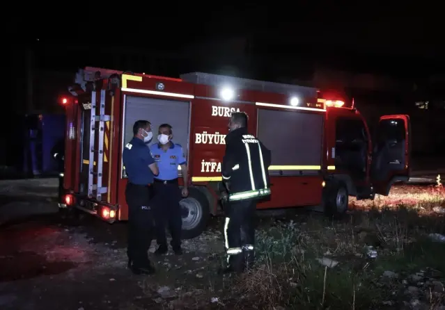 Bursa'da araziye bırakılan kimyasal maddenin alev alması sonucu çıkan yangın söndürüldü