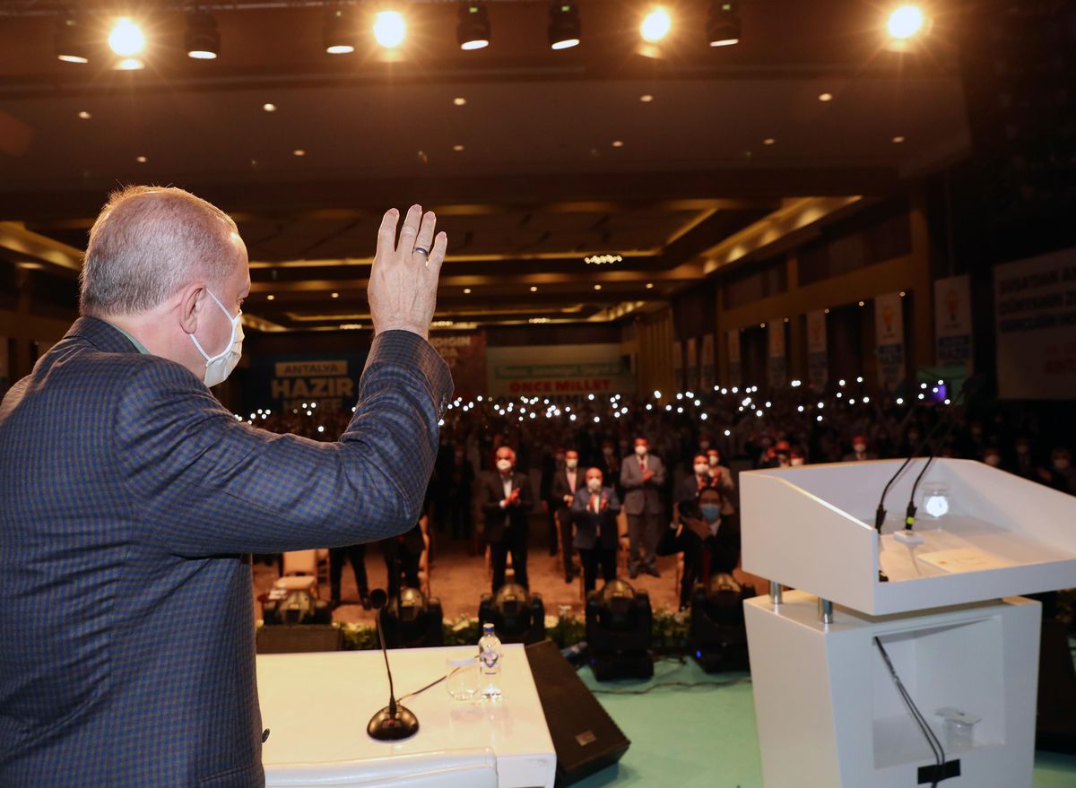 Erdoğan: "(HDP İzmir il binasına yapılan saldırı) Yakalanan failin önündeki ve arkasındaki tüm ilişkiler ortaya çıkarılarak en ağır cezayı alacağına...