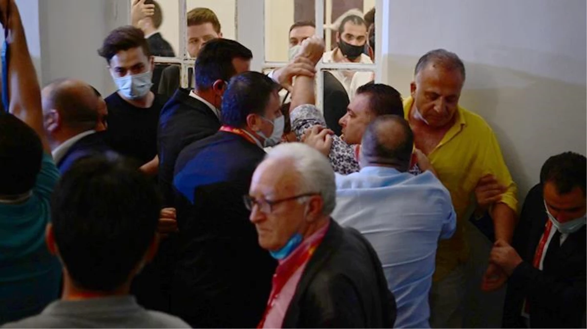 Galatasaray Lisesi koridorlarında destekçiler birbirine girdi! Başkanlık seçiminde ortalık karıştı